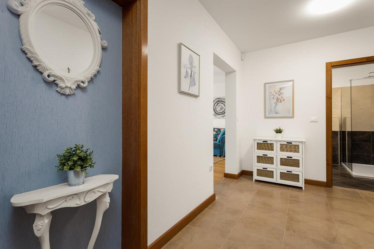 Apartments Cesare With Shared Pool Liznjan Exterior photo