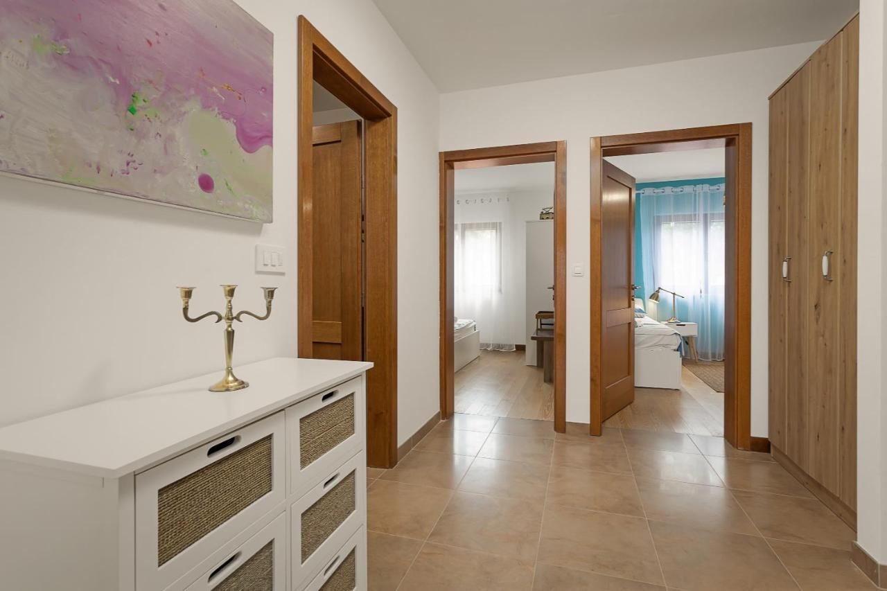 Apartments Cesare With Shared Pool Liznjan Exterior photo