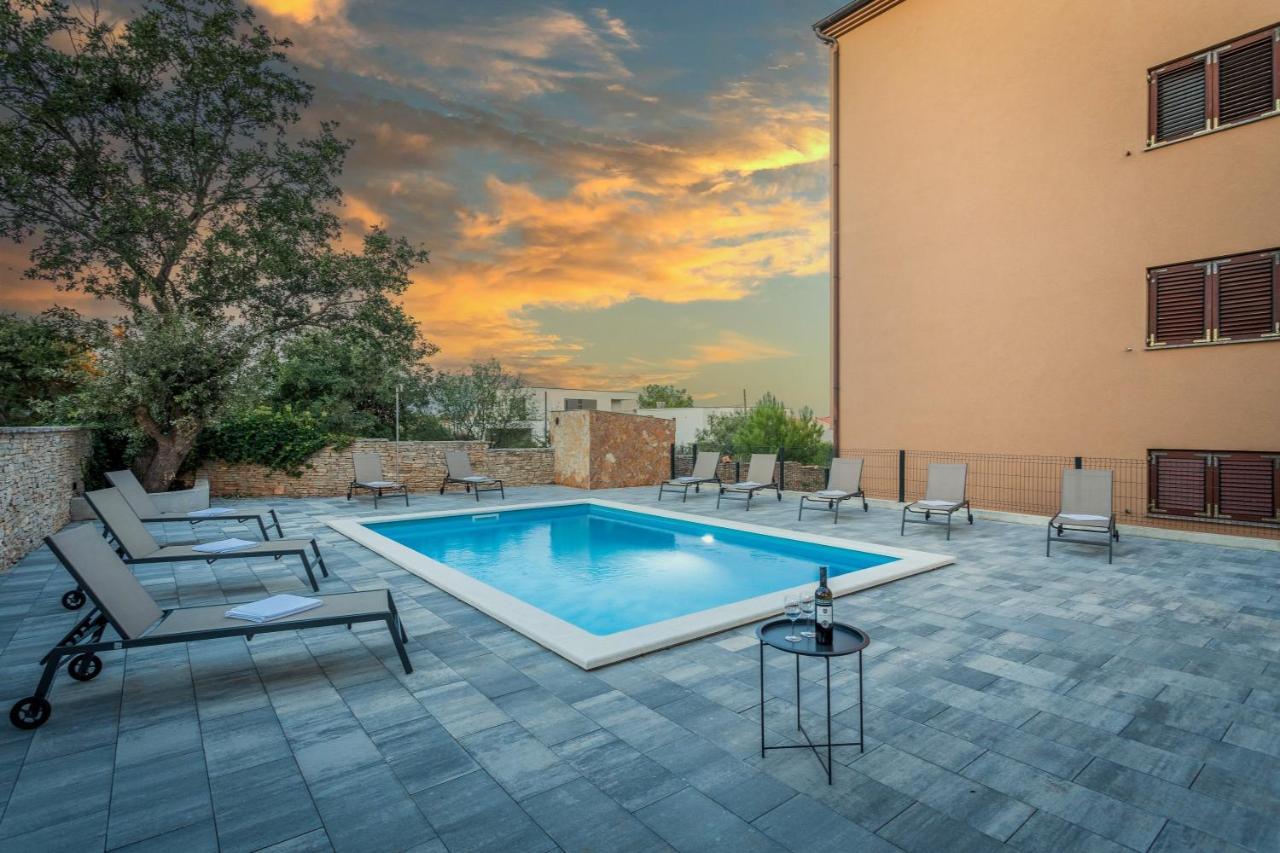 Apartments Cesare With Shared Pool Liznjan Exterior photo