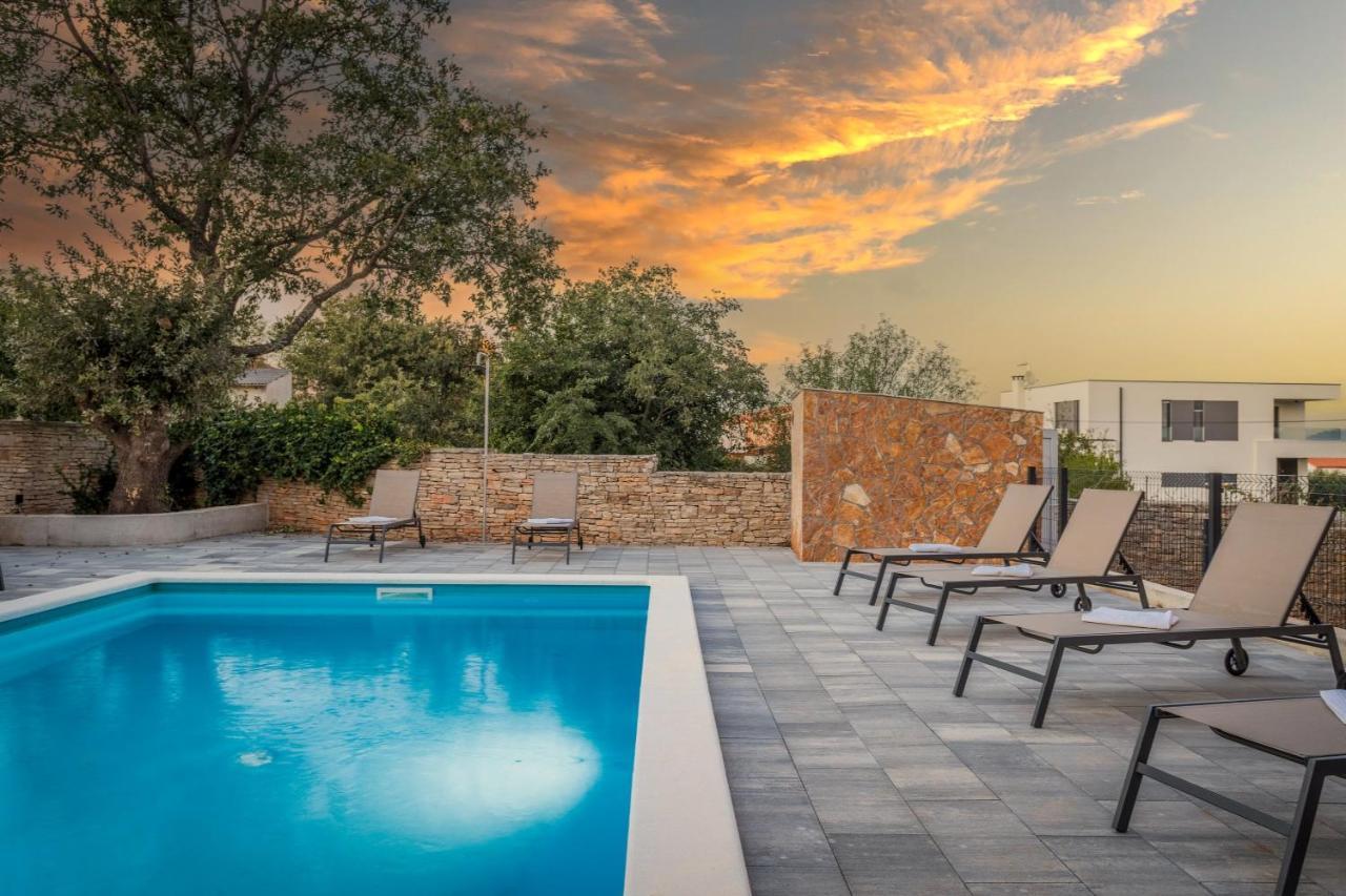 Apartments Cesare With Shared Pool Liznjan Exterior photo